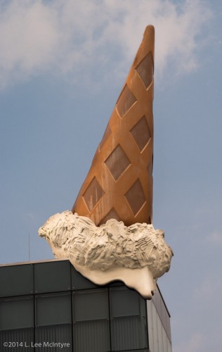 "Dropped Cone" sculpture, Cologne (detail)